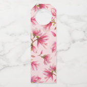 Roze Magnolia Bloemen Monogram Huwelijksgunst Flessenhanger (Achterkant)