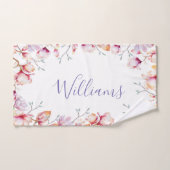 Roze magnolia bloemen, wit naamscript bad handdoek (Handdoek)
