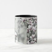 Roze magnolia tak die grijze zwarte achtergrond te mok (Midden)