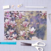 Roze magnolia tak waterverf paarse achtergrond tissuepapier (Craft)