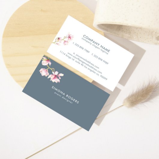Roze Magnolia Waterverven Blauw-grijze achtergrond Visitekaartje