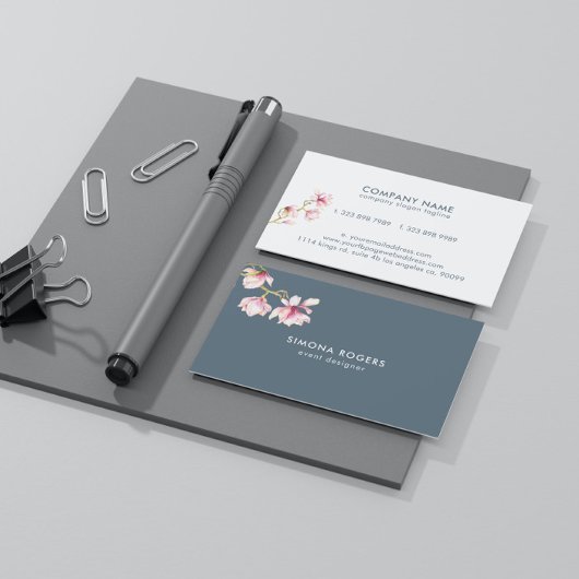 Roze Magnolia Waterverven Blauw-grijze achtergrond Visitekaartje