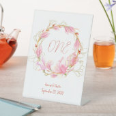 Roze Magnolias Wreath Tabletop Reclamebord Met Voetstuk (Insitu)