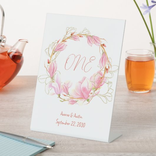 Roze Magnolias Wreath Tabletop Reclamebord Met Voetstuk (Insitu)