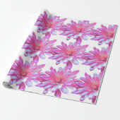 Roze mais, zinnia, kosmo, zonnebloempatroon cadeaupapier (Uitgerold)