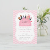 Roze make-up zakje meisjes verjaardagsfeestje uitn kaart (Staand voorkant)