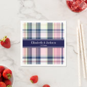 Roze marinegroene witte preppy Madras N Monogram Servet (Insitu)