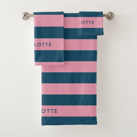 Roze marinestreep | Modern Trendy Preppy Name Bad Handdoek (Insitu)