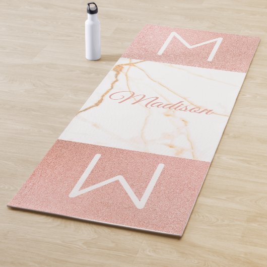 Roze marmer Glitter Trendy Monogram Yogamat (In situ)