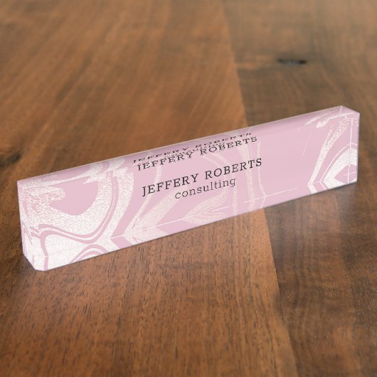 Roze marmer zwaait achteraan bureau naam bord naambordje (Zijkant)