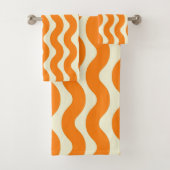 Roze Marmeren Groovy Wavy Stripe Modern Spring Bad Handdoek (Insitu)