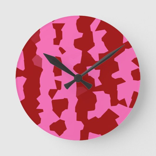 Roze Maroon Rood Onregelmatig Abstract Ontwerp Ronde Klok (Voorkant)