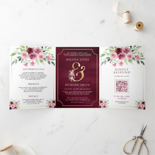Roze Marsala Bloemen Ampersand QR Code Bruiloft Drieluik Uitnodiging (Binnen)