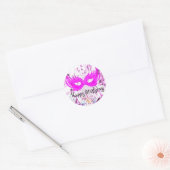 Roze Maskerade Verjaardag Ronde Sticker (Envelop)