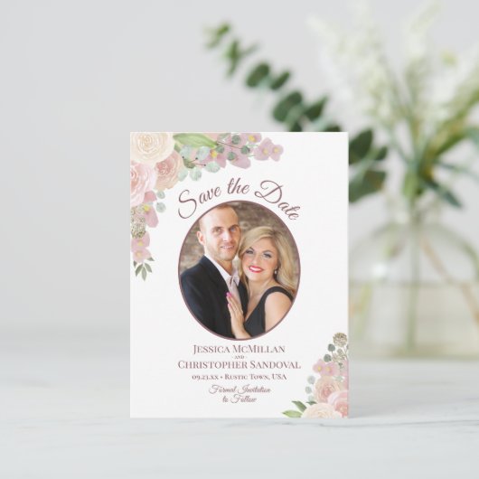 Roze & Mauve Bloemenfoto Bruiloft Save the Date Aankondigingskaart (Staand voorkant)