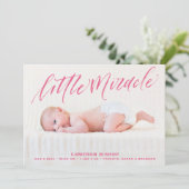 Roze mededeling van de geboorte van de hand van de aankondiging (Staand voorkant)