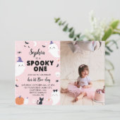 Roze Meisje Spooky Een Geest 1e Verjaardag Uitnodi Kaart (Staand voorkant)