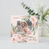 Roze meisjesmoderne elegante bloemfoto verjaardag kaart (Staand voorkant)