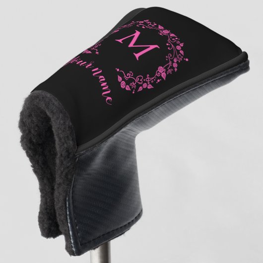 Roze meisjesmonogram op zwart golfheadcover (3/4 voorkant)