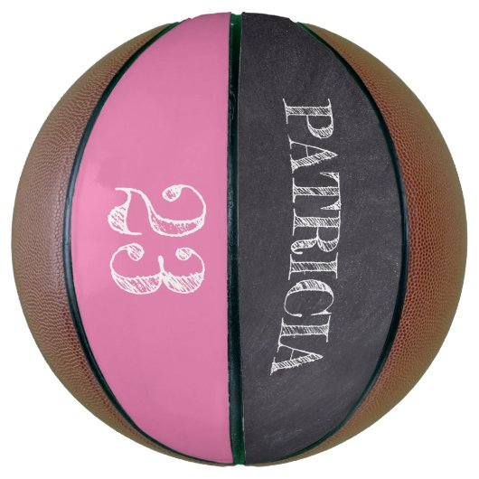 Roze meisjesnaam Sportnummer Chalkboard etsen Basketbal (Verticaal)