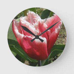 Roze, met de rand gevulde wandklok