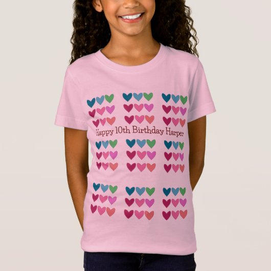  roze met hartjes kleurrijke verjaardagsmeisjes t-shirt (Voorkant)