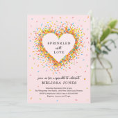 Roze met Liefde Bestrooid Uitnodiging (Staand voorkant)