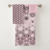 Roze Metamorfose ontwerp Bad Handdoek (Insitu)