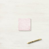 Roze minimalistisch vrouwelijk papier Monogram 3M Post-it® Notes (Op bureau)