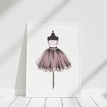 Roze Mode illustratiejurk op Mannequin Poster<br><div class="desc">Voeg een vleugje chique elegantie toe aan uw interieur met de "Roze Mode Illustratiejurk op Mannequin Poster." Dit stijlvolle kunstwerk is voorzien van een illustratie van een roze tule rok jurk prachtig weergegeven op een mannequin. De delicate detaillering en sierlijke lijnen leggen de essentie van hoge mode en artistieke sophisticatie...</div>