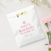 Roze Modern Bachelorette Recovery Kit Favor Bag Bedankzakje (Gezegeld)
