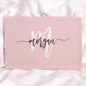 Roze Modern Script Girly Monogram Naam Kussensloop