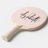 Roze Modern Script Girly Monogram Naam Tafeltennisbatje (Voorkant Gekanteld)