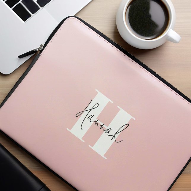 Roze moderne minimalistische monogram laptop sleeve (Creator heeft geüpload)