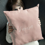 Roze moderne script meisjesnaam monogram kussen<br><div class="desc">Eenvoudige unieke moderne roze stoffige roze monogram en naam gepersonaliseerde kussensloop met een witte chic signature script.</div>