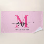 Roze moderne script meisjesnaam monogram strandlaken (Voorkant)