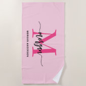 Roze moderne script meisjesnaam monogram strandlaken (Voorkant)