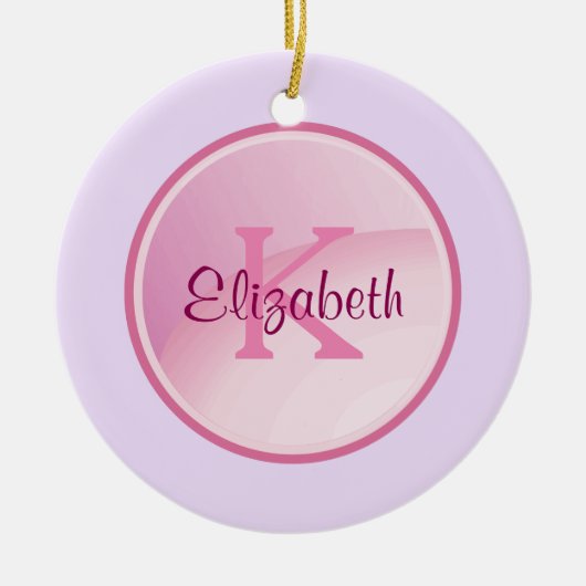 Roze monogram cirkel op Bleek lavender Paars Keramisch Ornament (Voorkant)