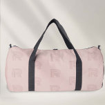 Roze Monogram Eenvoudige Moderne Vrouwen Plunjezak<br><div class="desc">Introductie van de Pink Monogram Simple Modern Women's Duffel Bag, een veelzijdige metgezel op maat van de actieve vrouw. De stoffige roze tint, versierd met een smaakvol monogram-ontwerp, combineert eenvoud met moderne elegantie, waardoor het een stijlvolle keuze is voor de sportschool, dans, reizen of elke sport. Deze plunjezak is gemaakt...</div>