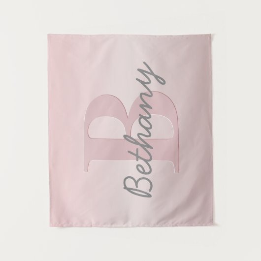  roze monogram en Jouw naam script bevestigen Wandkleed (Voorkant)