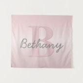  roze monogram en Jouw naam script bevestigen Wandkleed (Voorkant (horizontaal))
