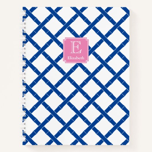 Roze monogram met blauwe en witte bamboe trrellis notitieboek (Voorkant)