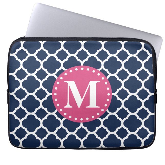 Roze Monogram Navy Quatrefoil Pattern Laptop Sleeve (Voorkant)