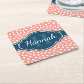 Roze monogram van het witte patroon kartonnen onderzetters (Schuin)