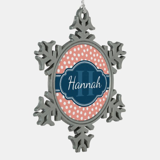 Roze monogram van het witte patroon tin sneeuwvlok ornament (Links)