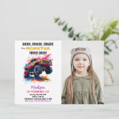 Roze Monster Truck Verjaardag Uitnodigingen Foto (Staand voorkant)