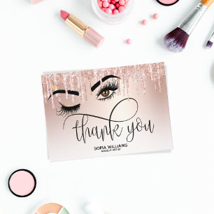 Roze mooie bruine ogen met gouden kroonnazorg aanbevelingskaartje