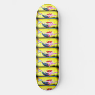 Roze mozaïekzeemeermatten onder water zwemmen persoonlijk skateboard