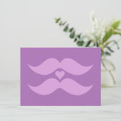 Roze Mustaches aangepaste uitnodigingen (Staand voorkant)