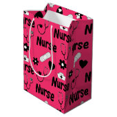 Roze Naadloze Patroon van Verpleegstersleven (2) Medium Cadeauzakje (Achterkant Gekanteld)
